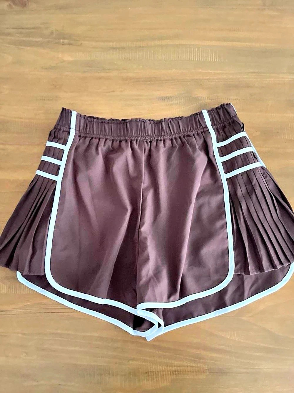 Women’s brown Workout Pleated Elastic Waist Quick Dry Shorts size S. NWOT